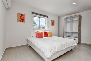 3 bedrooms, in-room safe, iron/ironing board, travel crib