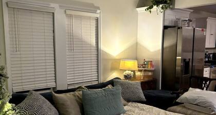 Charming 3-bedroom house in the Crater City near State Parks, LMU, & hospitals.