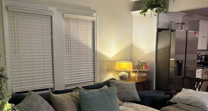 Charming 3-bedroom house in the Crater City near State Parks, LMU, & hospitals.