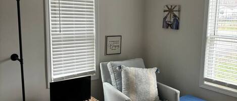 3 عدّة غرف نوم ومكتب ومكواة/لوح كي وسرير سفر