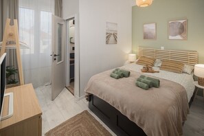 2 bedrooms, iron/ironing board, WiFi, bed sheets