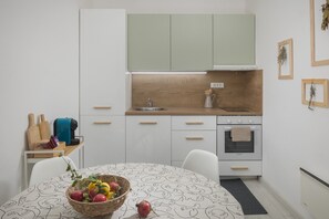 Fridge, oven, stovetop, coffee/tea maker - Apartment Storia Parentina (Porec)