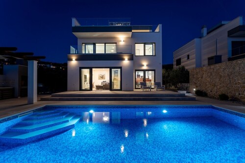 Luxury Villa Wonder heated pool 32 m2 family, sea view, bbq