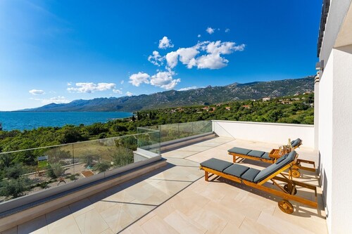 Luxury Villa Wonder heated pool 32 m2 family, sea view, bbq