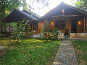 Bureau, espace de travail pour ordinateur portable