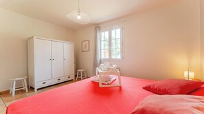 2 bedrooms, iron/ironing board, travel cot, WiFi