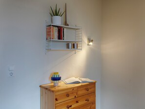 Klassiek appartement, gedeeltelijk uitzicht op meer | Woonruimte | Flatscreentelevisie