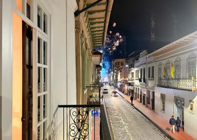 House with 5-bedroom 5 bathrooms in charming Colonial Cuenca Center - Casa 621