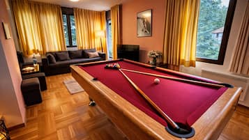 House, Multiple Bedrooms, Fireplace, Mountain View | Game room