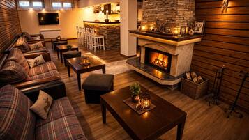 House, Multiple Bedrooms, Fireplace, Mountain View | Living room