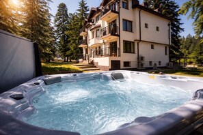 House, Multiple Bedrooms, Fireplace, Mountain View | Outdoor spa tub - Villa Rila in Borovets (Samokov)