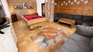 A pool table, sofa, and a wooden wall with decorative plates. - Villa Rila in Borovets (Samokov)