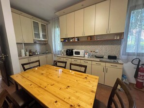 House, Multiple Bedrooms, Fireplace, Mountain View | Interior