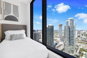 Luxury Apartment, 3 Bedrooms, Ocean View | Premium bedding, blackout drapes, iron/ironing board, free WiFi