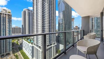 Luxury-Apartment, 2 Schlafzimmer, Stadtblick | Balkon