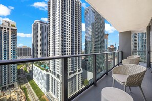 Appartamento Luxury, 2 camere da letto, vista città | Balcone