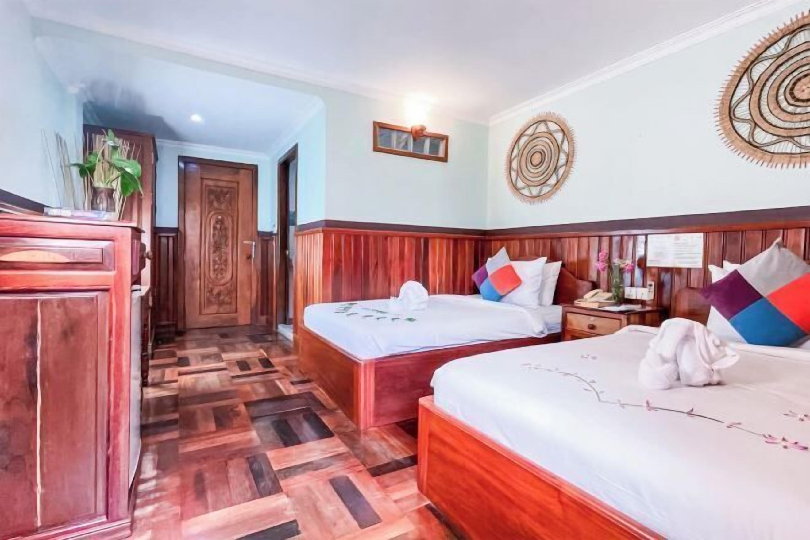 Minibar, safe på rommet, skrivebord og skrivebord for bærbar PC