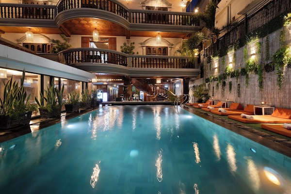 室外游泳池,09:00 至 21:00 开放,免费小屋,池畔遮阳伞