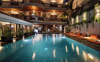 Udendørs pool, åben fra kl. 09.00 til kl. 21.00, gratis hytter