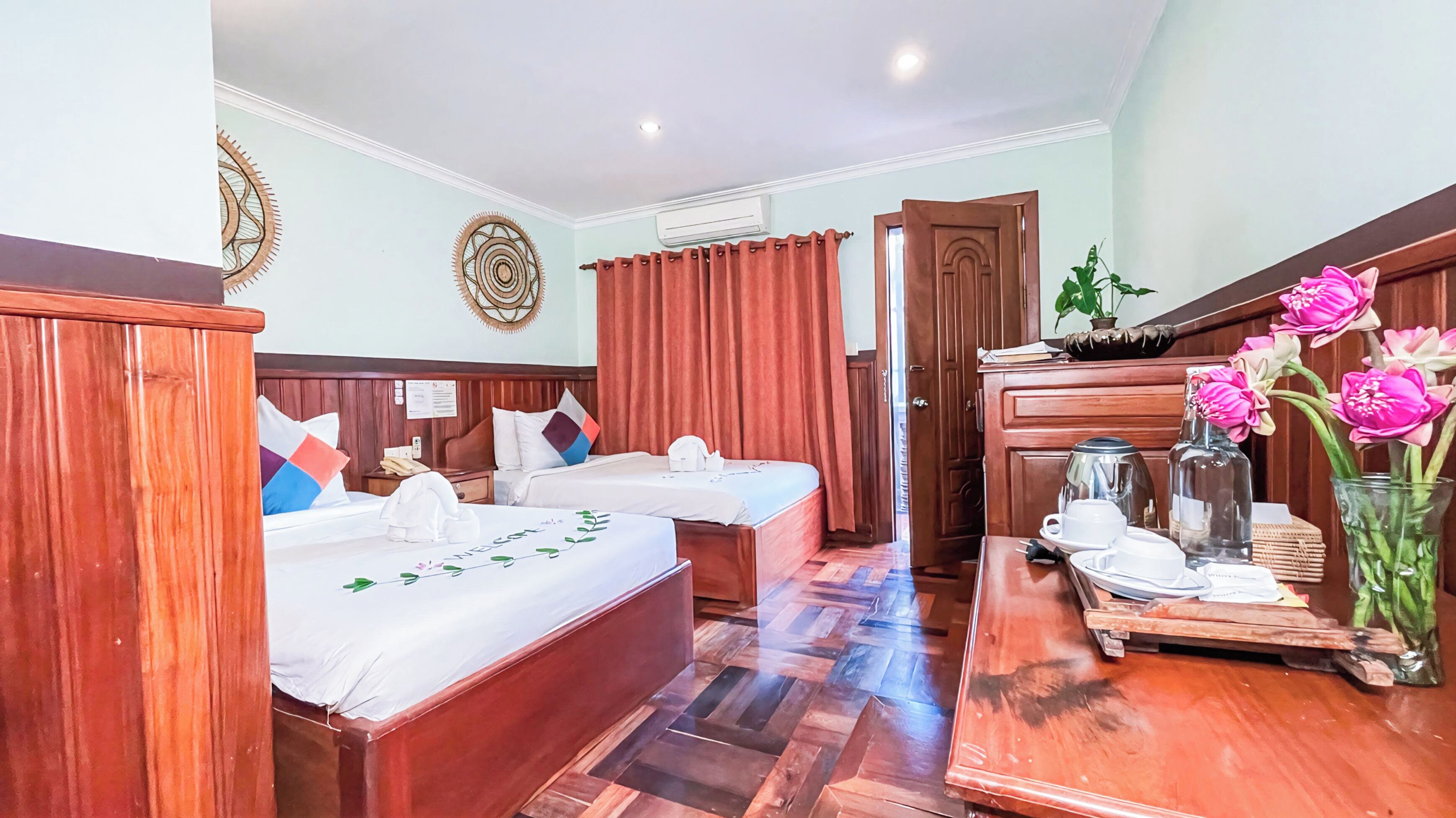 Minibar, in-room safe, desk, laptop workspace