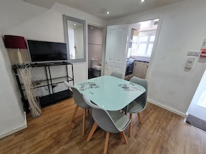 Living area - Urban Hideaway 2beds Apartment (London)