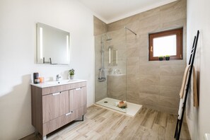 Shower - Villa Cayo Coco (Portimão)