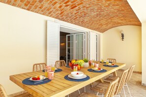 Outdoor dining