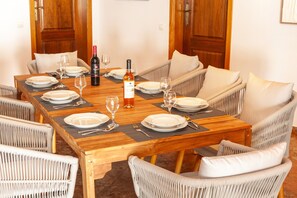 In-room dining - Villa Las Palmas (Albufeira)