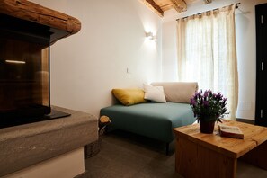 TV, fireplace - Casera Brocheta, surrounded by nature (Chies d´Alpago)