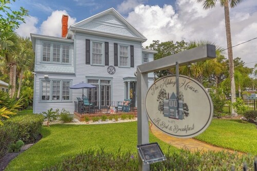 "Stay Where History Meets Hospitality – B&B in Heart of Historic Daytona"