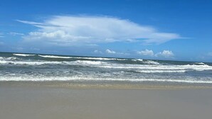 A beach with waves and a clear sky. - Ocean View 7th floor Condo on Daytona Beach!

 (Daytona Beach Shores)