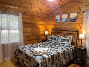 2 bedrooms, iron/ironing board, WiFi, bed sheets - Dancing Bear-Blue Ridge GA (Blue Ridge)