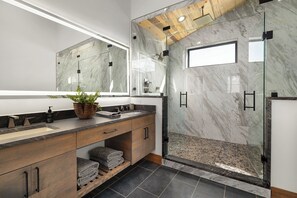 Hair dryer, towels - The Seven Hills - upscale Georgia Mountain Cabin (Blue Ridge)