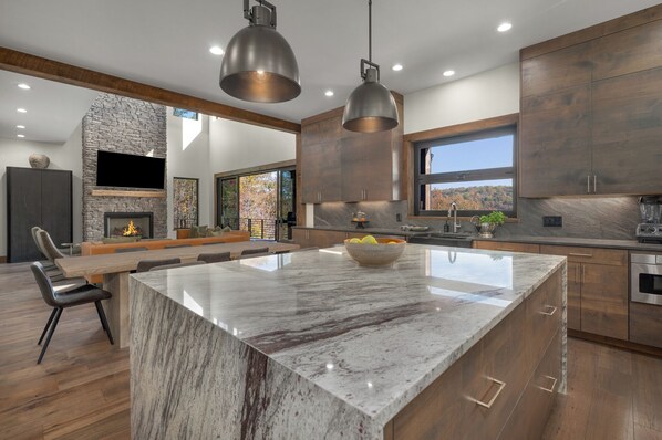 Interior - The Seven Hills - upscale Georgia Mountain Cabin (Blue Ridge)