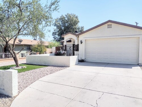 TERRA NOVA Spacious 4-bedroom house in Phoenix AZ, 7 minutes from Downtown.