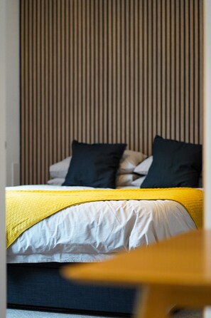 2 bedrooms, travel crib, free WiFi, bed sheets