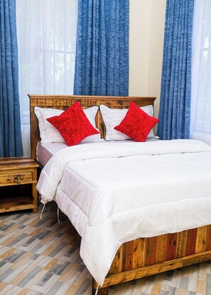 Deluxe Studio Suite, 1 Bedroom, Balcony, Garden View