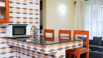 Familienapartment, 2 Schlafzimmer, Gartenblick | Eigene Küche