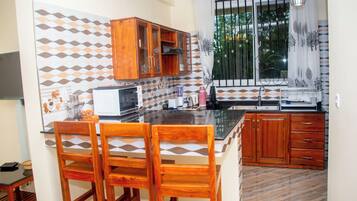 Escrivaninha, espaço de trabalho para notebook, Wi-Fi de cortesia