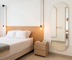 Deluxe Studio, Balcony, City View | Premium bedding, Select Comfort beds, individually decorated - Hotel Santa Ana (Medellín)