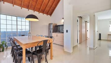 Casa Comfort | Zona de menjador de l'habitació