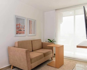 Deluxe Studio, Balcony, City View | Peralatan tempat tidur premium, katil Select Comfort 