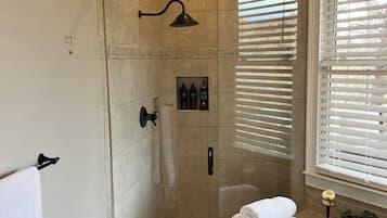 Tina de hidromasaje y secadora de cabello