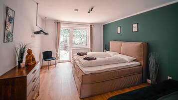 2 bedrooms, desk, iron/ironing board, travel crib