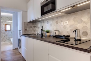 Apartment, 2 Bedrooms | Private kitchenette | Electric kettle