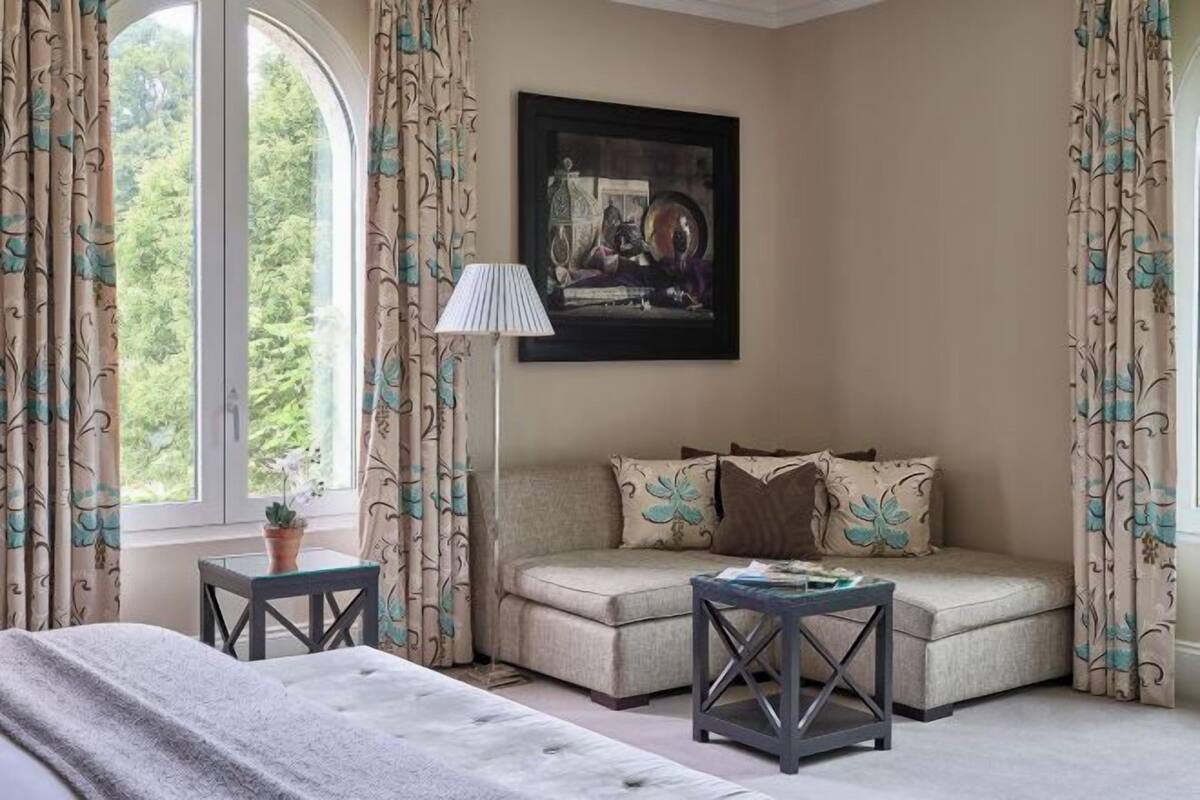 Hypo-allergenic bedding, in-room safe, desk, iron/ironing board