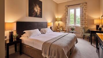 1 sovrum, allergitestade sängkläder och värdeförvaringsskåp på rummet