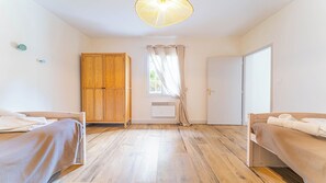 2 bedrooms, iron/ironing board, travel cot, WiFi