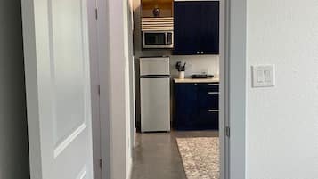 冰箱、微波炉、茶具/咖啡用具、烤面包机