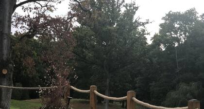 Cottage with heated indoor pool & tennis court - 2142